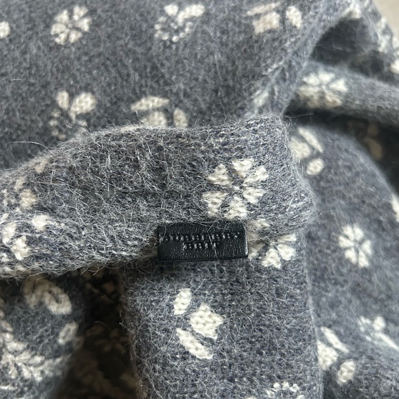 Burberry Brit Printed V-Neck Sweater - Picture 5 of 5